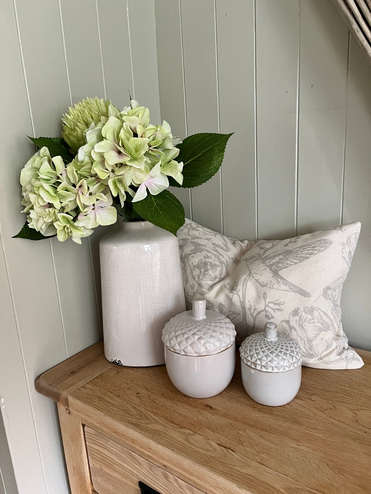 Ceramic Acorn Pot (2 sizes available)