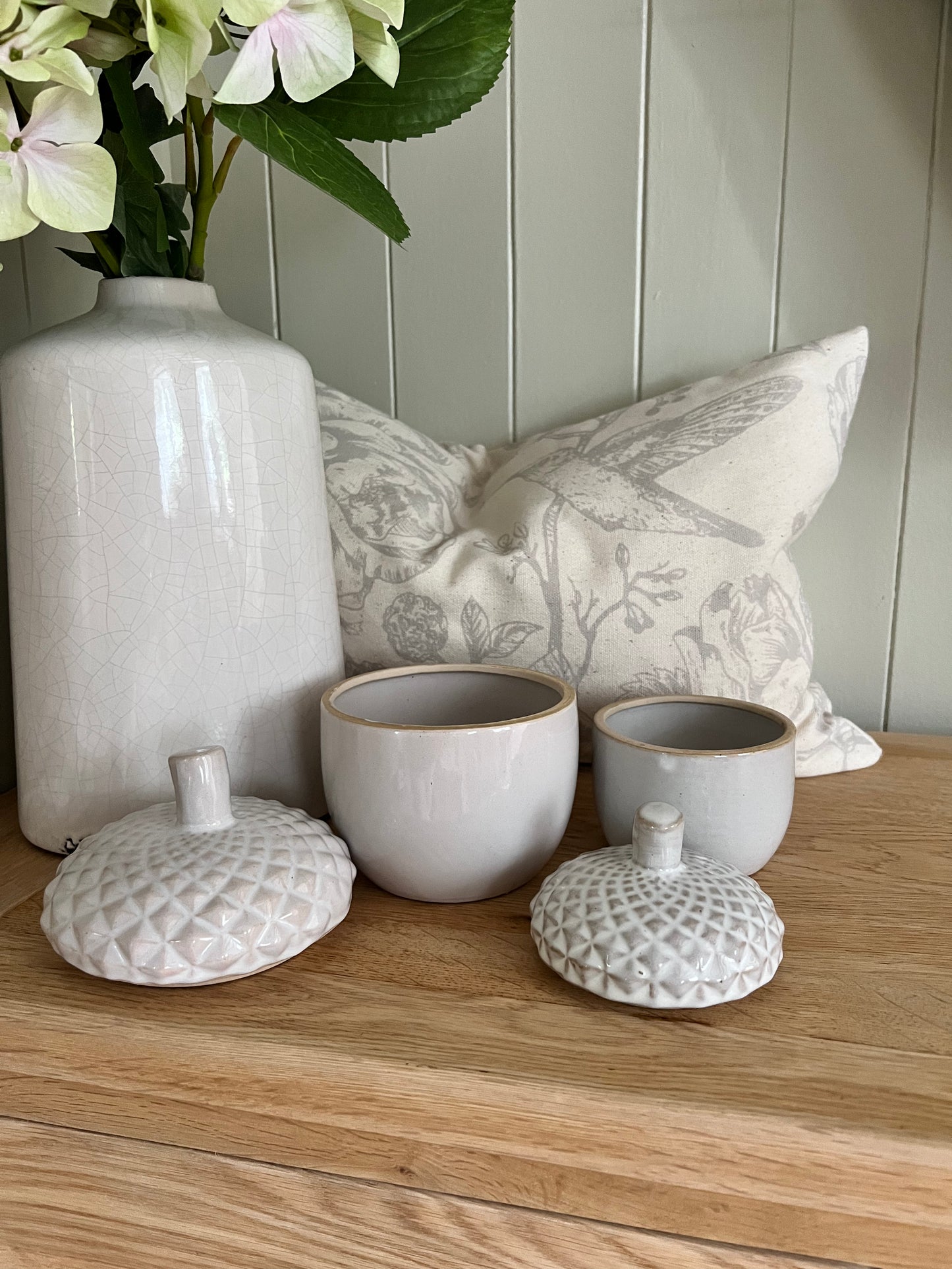 Ceramic Acorn Pot (2 sizes available)